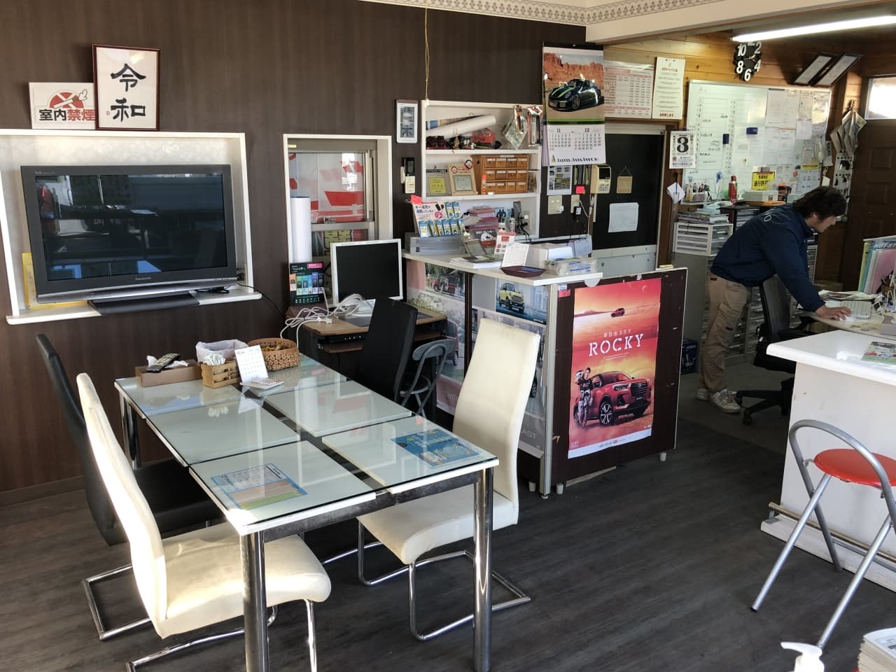 山村自動車整備工場の店内